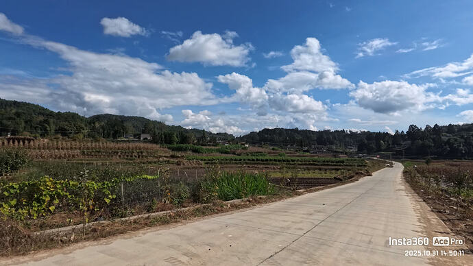 电动车路上_17