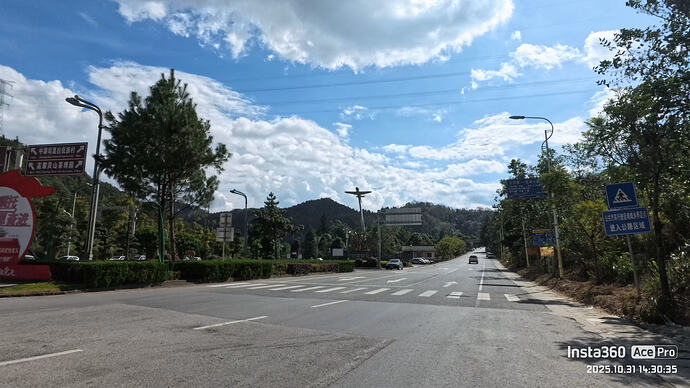 电动车路上_27