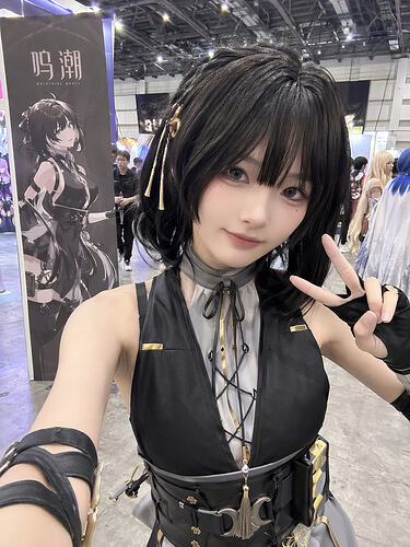 鸣潮漂泊者（女）中国cosplay自拍比耶在上海漫展duct-tape-2