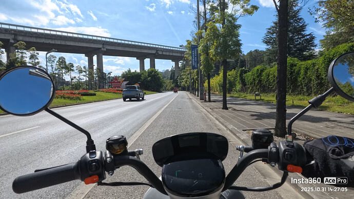 电动车路上_29