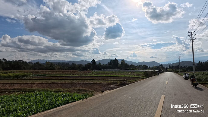 电动车路上_997