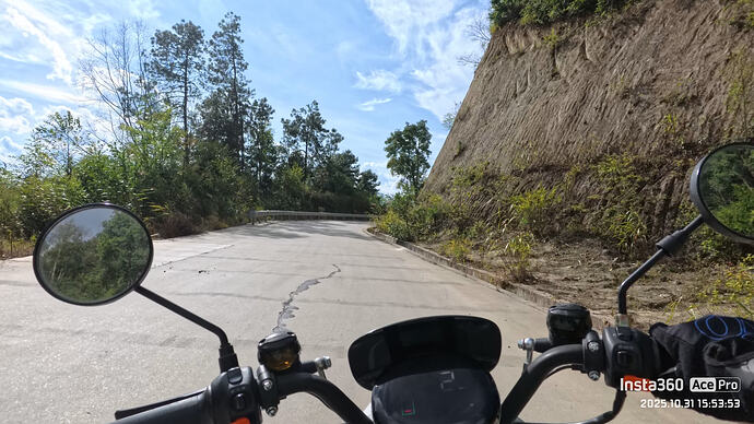 电动车路上_13