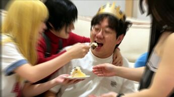 老板生日，强行送了他5个女友！！