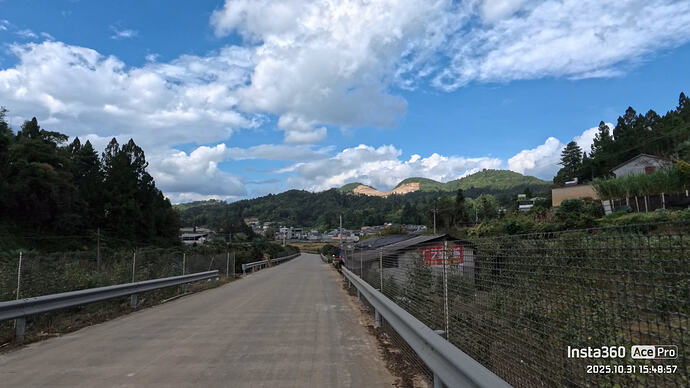 电动车路上_14